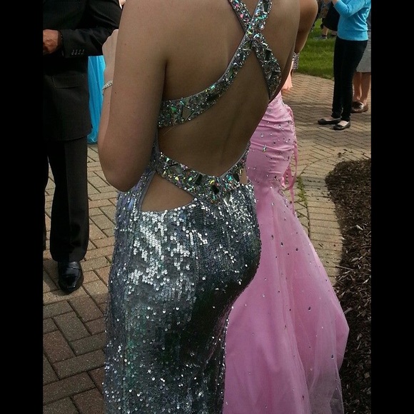 NEEDS TO GO - Picture 3 of 4