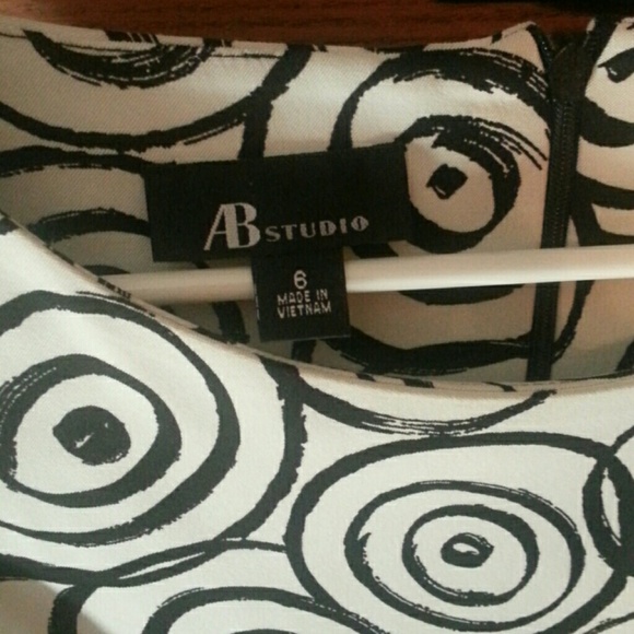 Dress - Picture 2 of 2