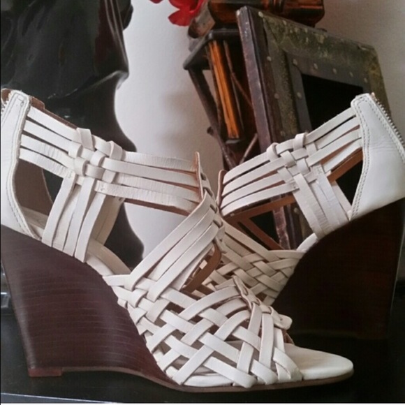 Tory Burch Tevray wedge 7.5