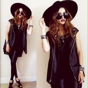 • WIDE BRIM HAT •