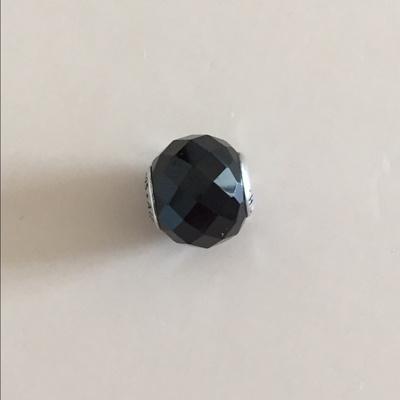 New Pandora Essence bead/Strength