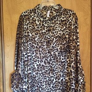 Women's XXX Shiny Leopard print, hi low blouse😎