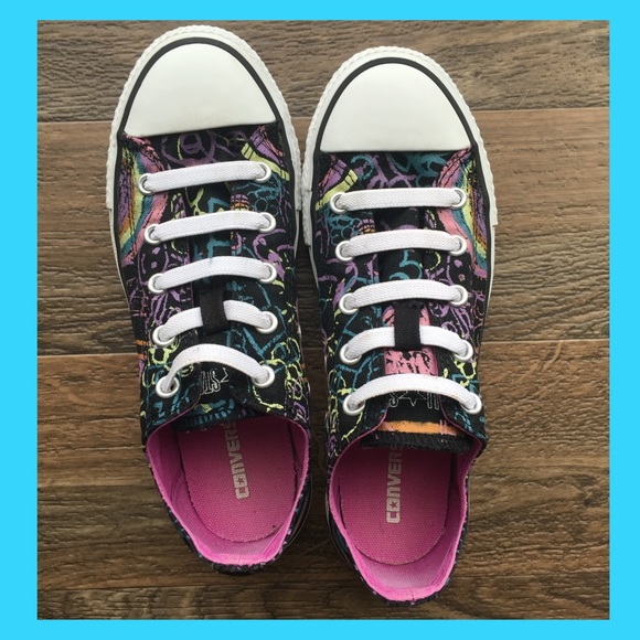 Pastel & Black Slip-on Converse!