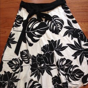 White House Black Market black and white skirt