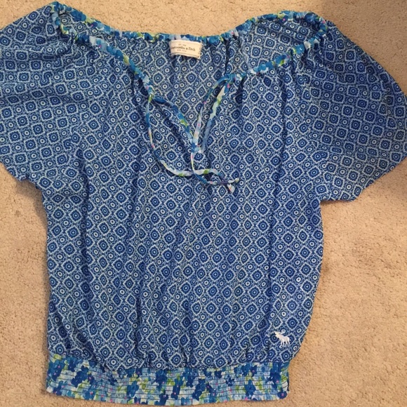 Abercrombie & Fitch Tops - FLASH SALE Sale Abercrombie & Fitch peasant top. N