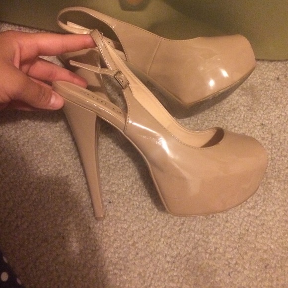 High heels - Picture 2 of 3