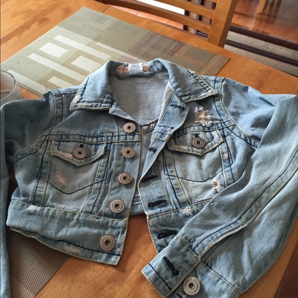 cropped jean jacket!