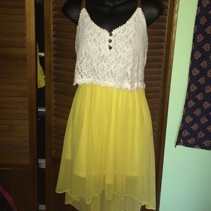 White and yellow buckle dress