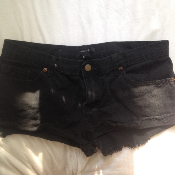 black shorts - Picture 1 of 1