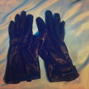 Dillard's faux leather gloves with zipper detail