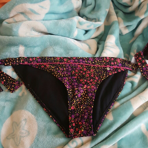 Bikini bottom! - Picture 1 of 1