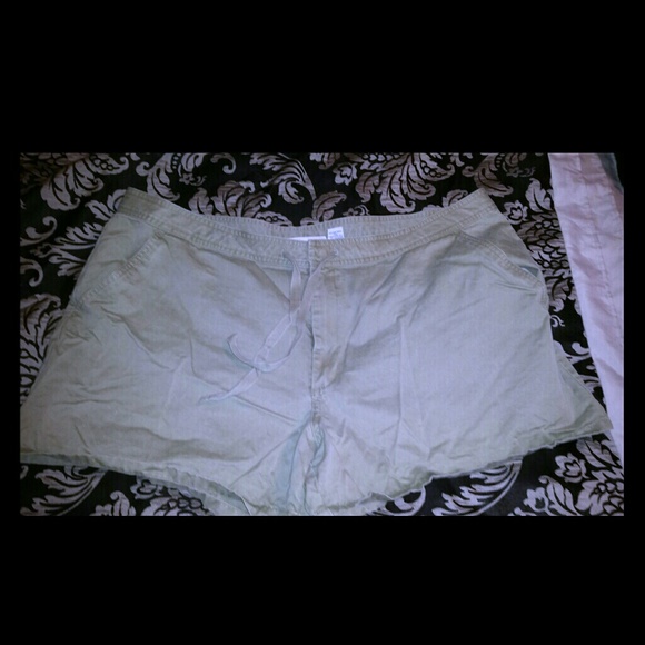 Old Navy olive green shorts