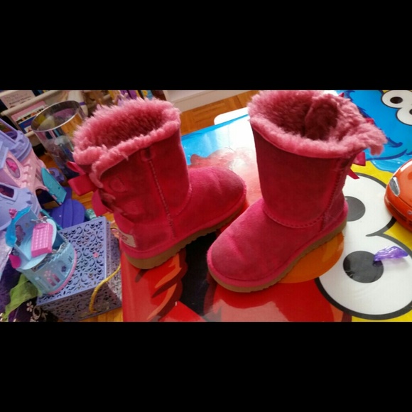 Ugg toddler size 8 - Picture 3 of 3