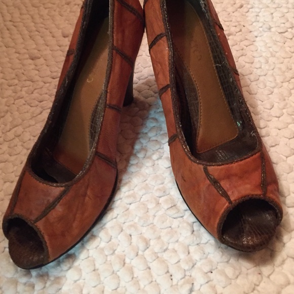 Wood heeled shoes