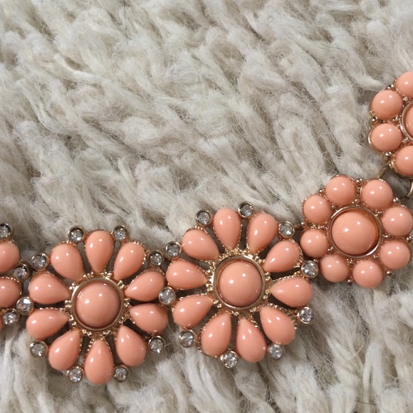 Flower statement necklace - Picture 2 of 2
