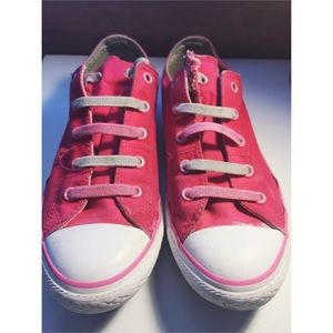 Pink low converses