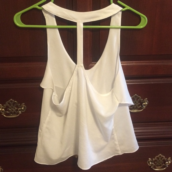 Size M, white ruffle tank - Picture 3 of 4