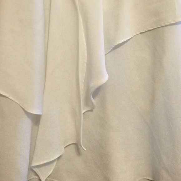 Size M, white ruffle tank - Picture 4 of 4