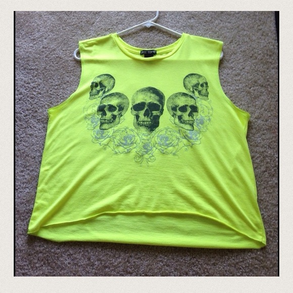 Hot Topic Tops - ‼️ FINAL SALE ‼️$5 Hot Topics Skull Tank Top 💀