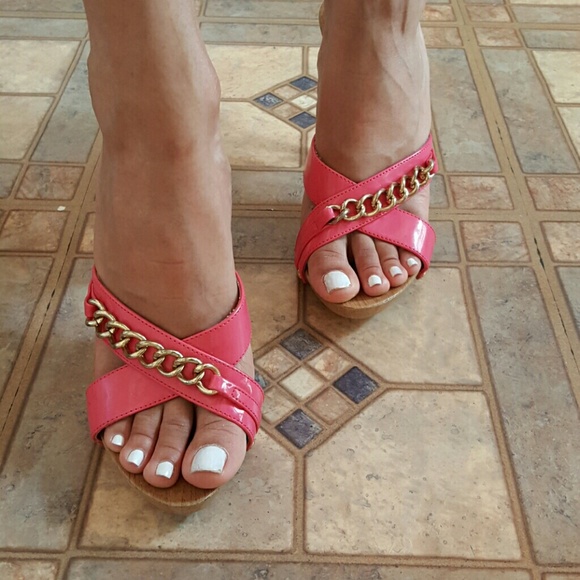 Pink Slide in Heels with Gold chain embellishment - Picture 2 of 4