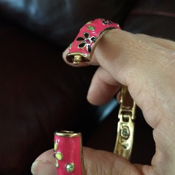 Betsey Johnson bangle - Picture 2 of 2