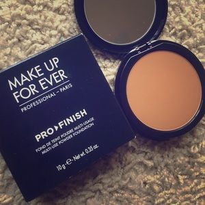 MAKE UP FOR EVER- Pro Finish Multi-use powder
