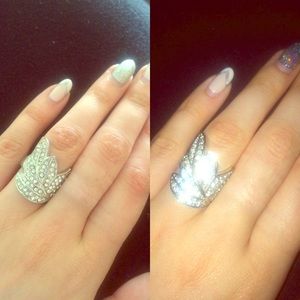 CLEARANCE‼️Arden b leaf ring