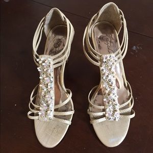 Metaphor pearl heels