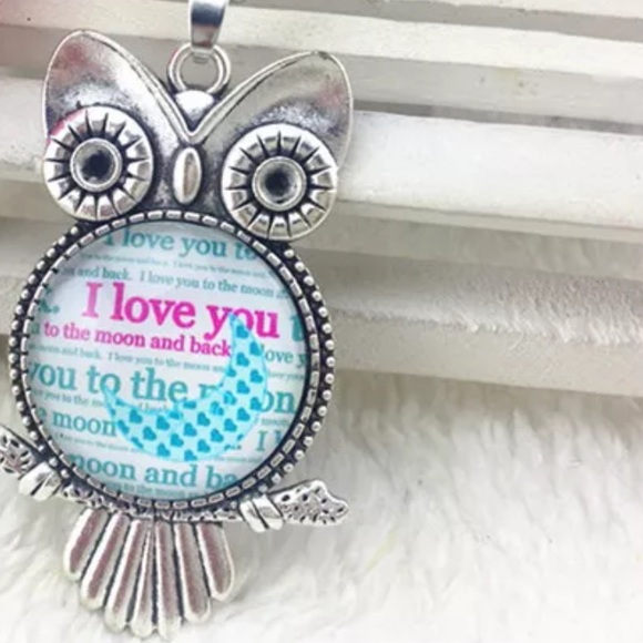Jewelry - 🌷Owl pendant (I love you to the moon and back)