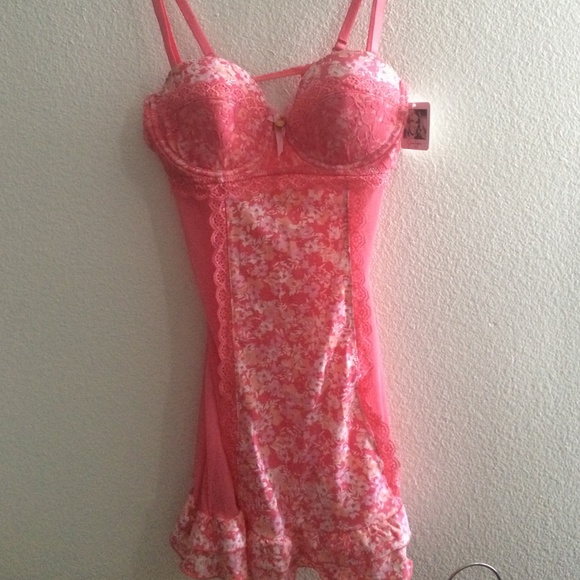 Jessica Simpson lingerie