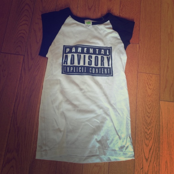 Baseball tee