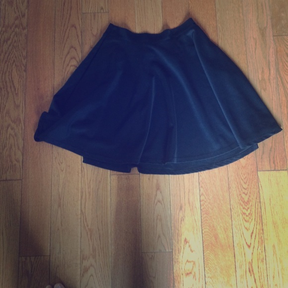 Black skater skirt