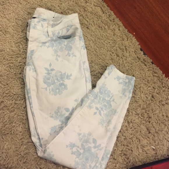 White patterned jeggings