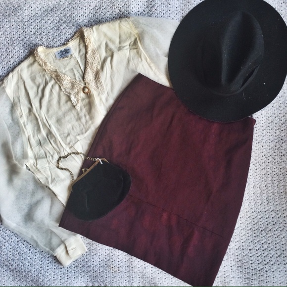 Beautiful H&M Subtly Floral Burgundy Skirt 🌷