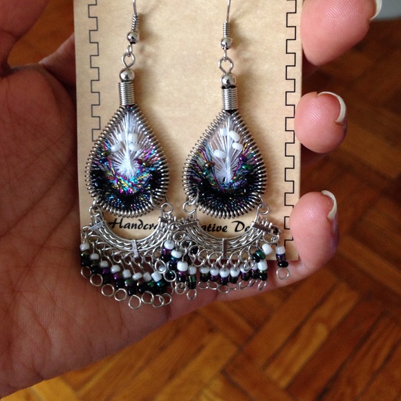 Jewelries - Picture 2 of 3
