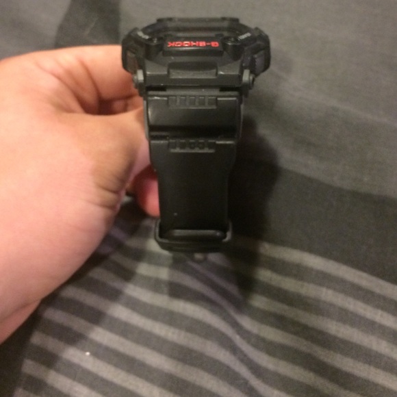 Black G-shock watch - Picture 3 of 4