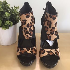 👠 Calvin Klein leopard hair calf heels! Size 9 👠