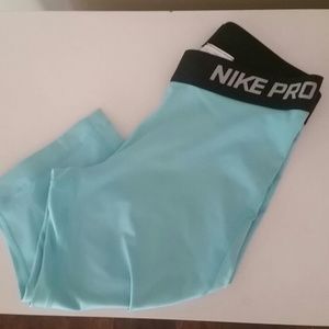 NWOT Nike pro Tiffany blue