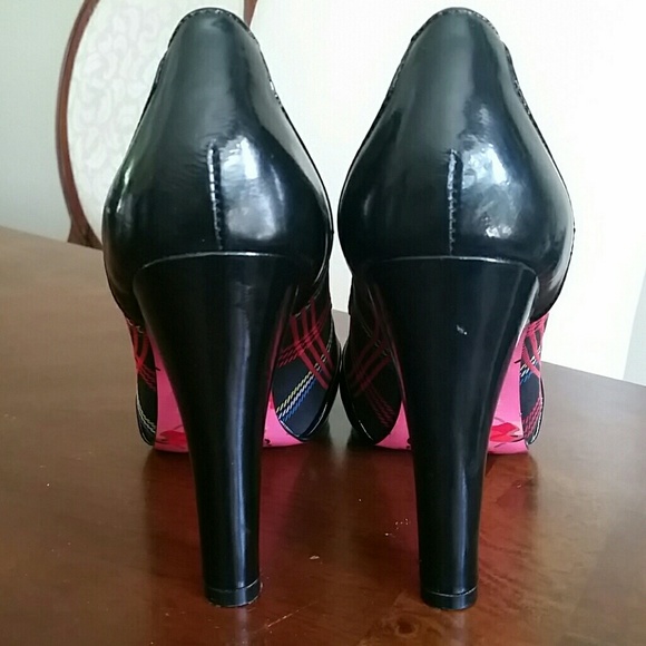 ***SOLD***Betsey Johnson Plaid Pumps 8.5 - Picture 3 of 4