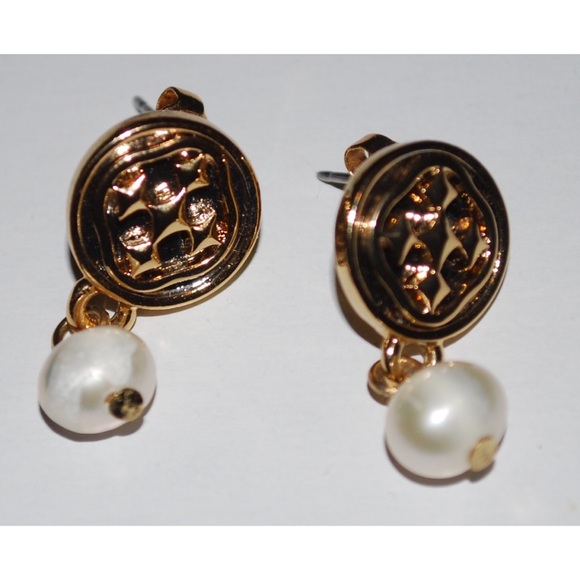 Jewelry - Gracewear 18K Gold Earrings with Pearl Drop