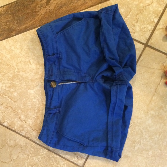 AMERICAN EAGLE BLUE SHORTS