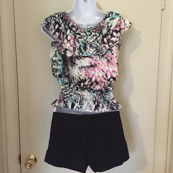 Top. - Picture 2 of 3