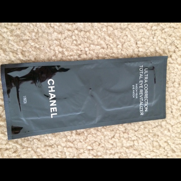 Chanel ultra correction total eye revitalizer