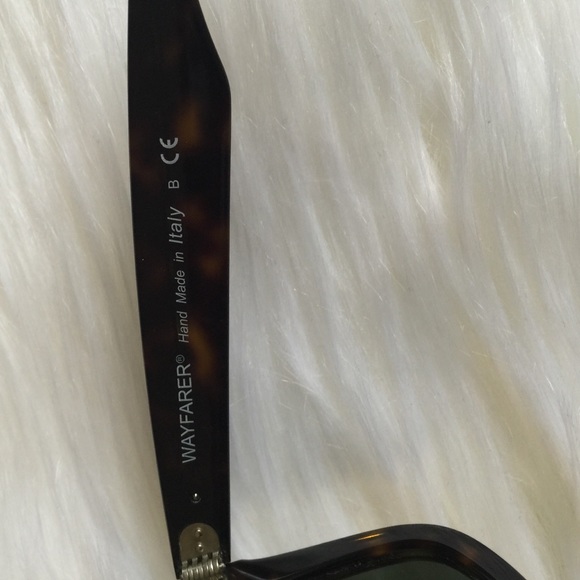 🔴SOLD🔴New Ray-Ban Wayfarer Sunglasses! - Picture 3 of 4