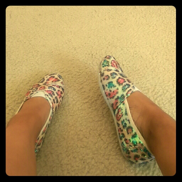 Sparkly cheetah print shoes