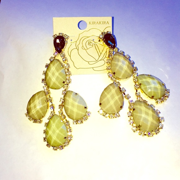 Gold detailed drop earrings