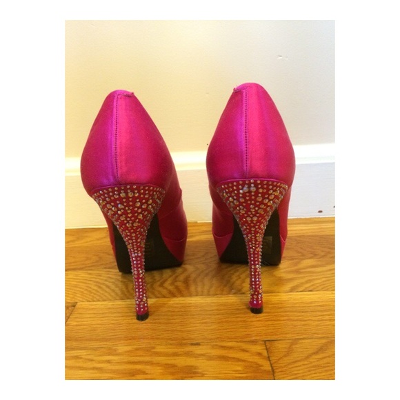 BAKERS HOT PINK SPARKLY SHOES - Picture 3 of 3