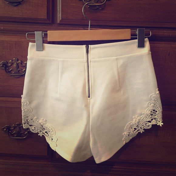 Urban Outfitters High-Waisted White Lace Shorts - Picture 1 of 1