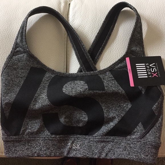 Player Victoria's Secret cross back sports bra SM.