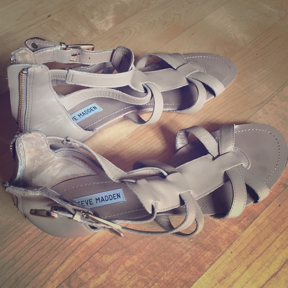 Never worn Steve Madden nude sandals!